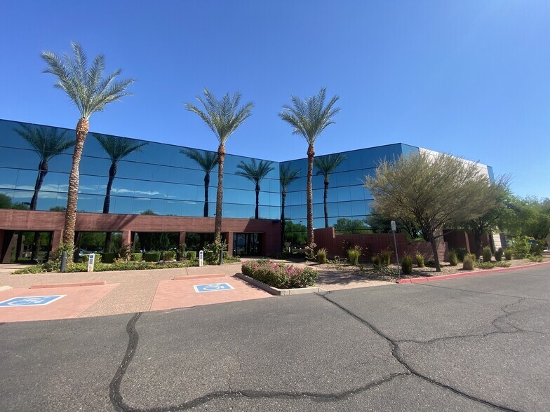 1310 W Drivers Way, Tempe, AZ à louer - Photo du bâtiment - Image 2 de 10