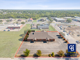 302 Lincoln Park Dr, Cleburne TX - Garderie