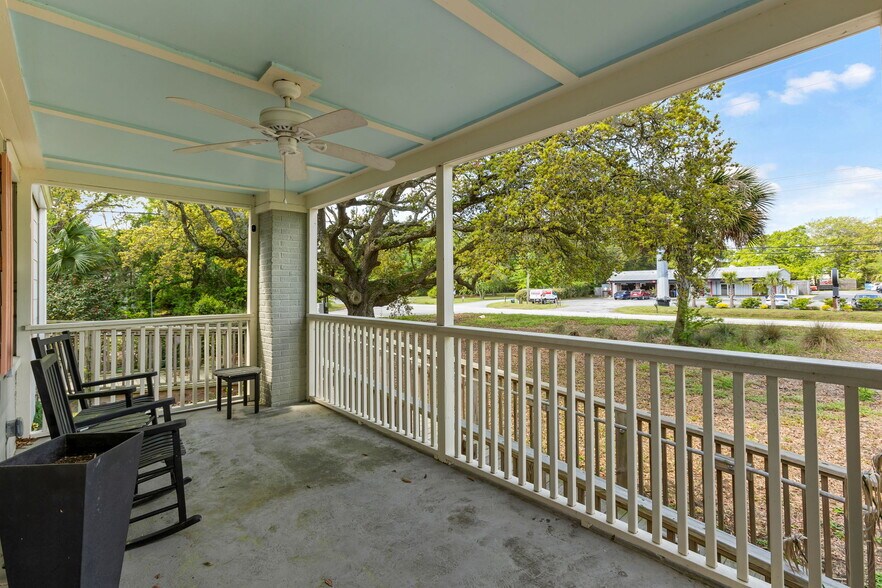 1536 Folly Rd, Charleston, SC à louer - Photo du bâtiment - Image 3 de 16