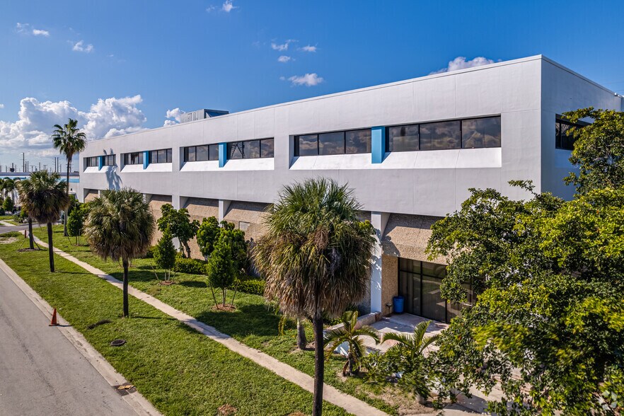 1601 Hill Ave, West Palm Beach, FL à louer - Photo du bâtiment - Image 3 de 4