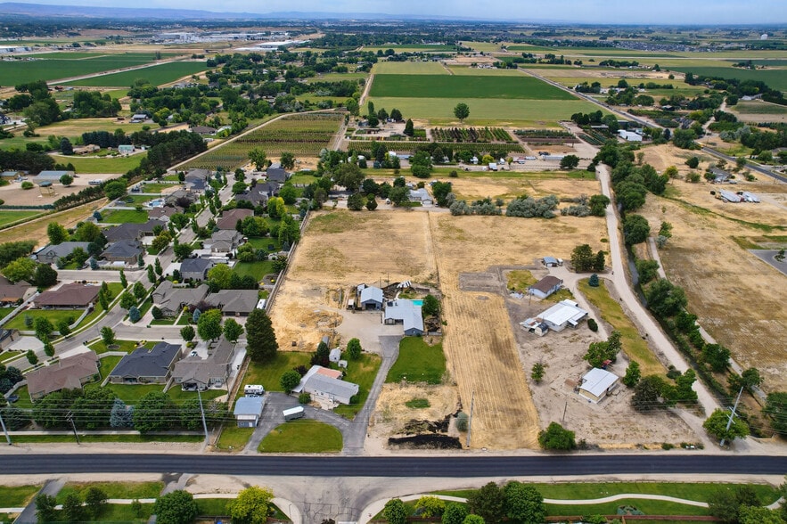 1299 N Black Cat Rd, Meridian, ID à vendre - Photo du bâtiment - Image 2 de 45