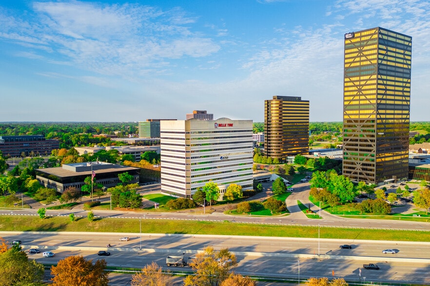 Maccabees Center & The Century Building portefeuille de 2 propriétés à vendre sur LoopNet.ca - Aérien - Image 3 de 20