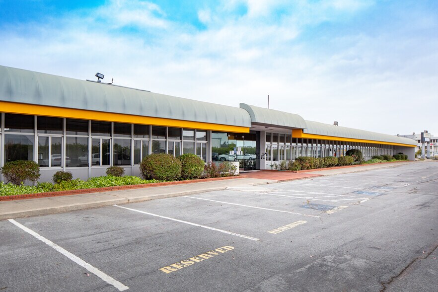 1649 Adrian Rd, Burlingame, CA à louer - Photo du bâtiment - Image 3 de 8
