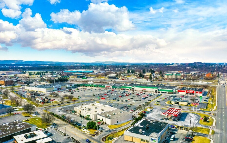 4201-4259 Union Deposit Rd, Harrisburg, PA for lease - Building Photo - Image 1 of 1