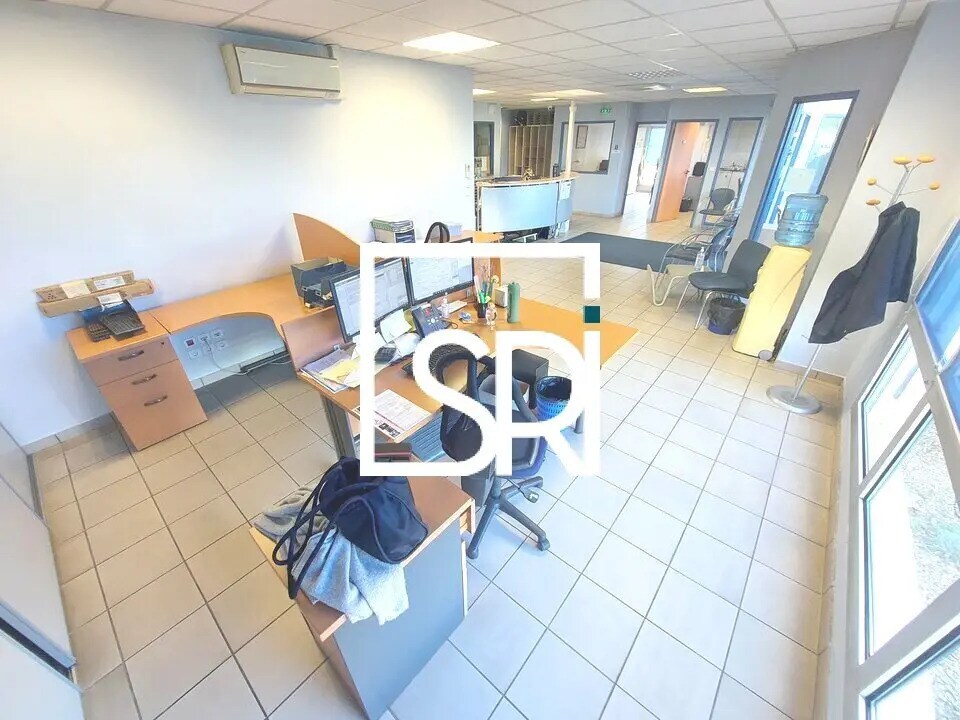 Office in Clermont-Ferrand for lease Interior Photo- Image 1 of 12