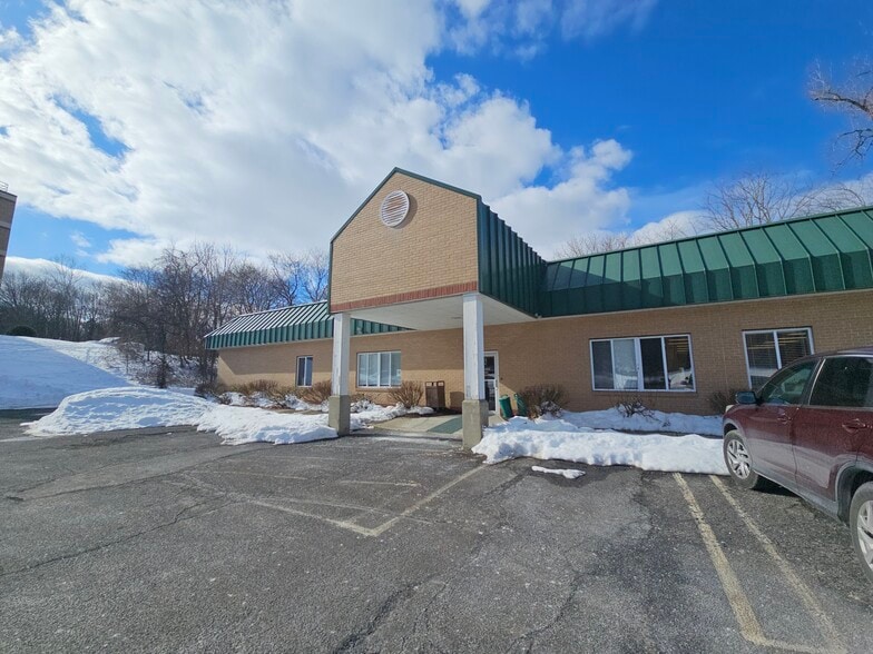 31 Cerone Plz, Newburgh, NY for sale - Building Photo - Image 3 of 38