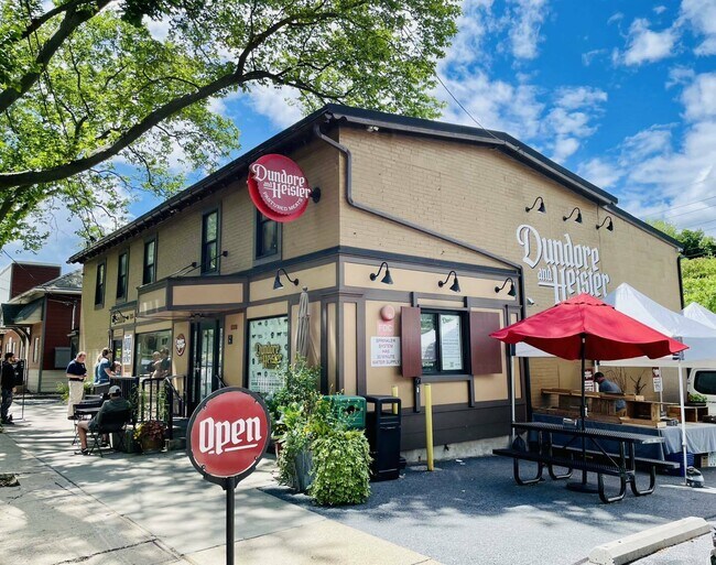 Plus de détails pour 1331 Penn Ave, Wyomissing, PA - Commerce de détail à louer