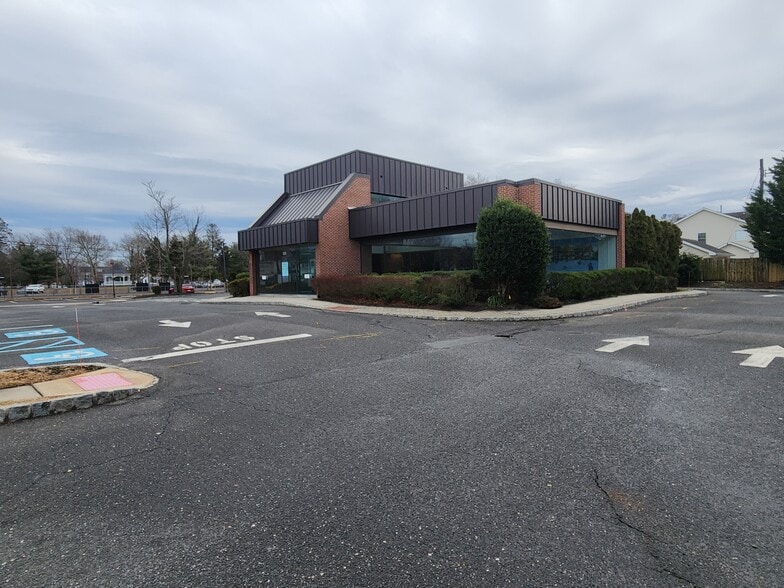 555 Warren Ave, Spring Lake Heights, NJ à louer - Photo du bâtiment - Image 3 de 3