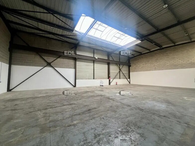 Flex in Le Thillay for lease - Interior Photo - Image 3 of 3