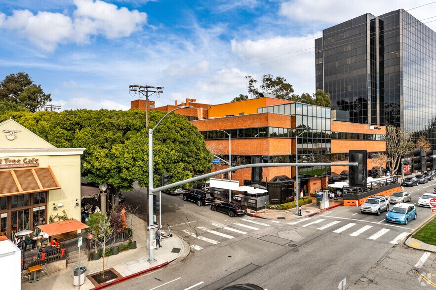 11633 San Vicente Blvd, Los Angeles, CA à louer - Photo du bâtiment - Image 3 de 8