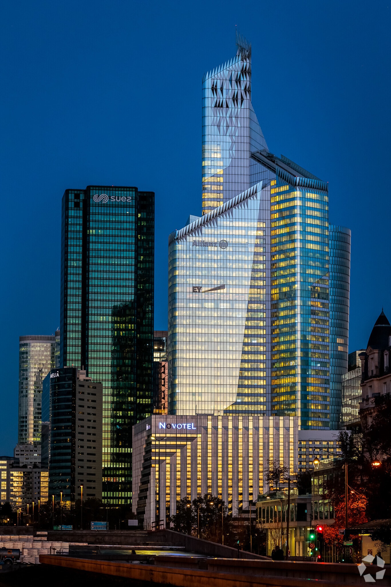 1-2 Place Des Saisons, Courbevoie à louer Photo principale- Image 1 de 7