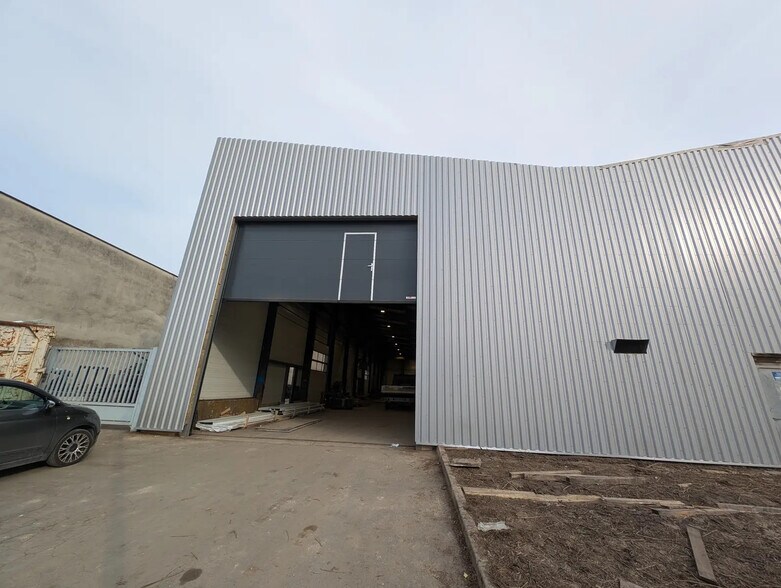 Industrial in Reims for lease - Building Photo - Image 1 of 7