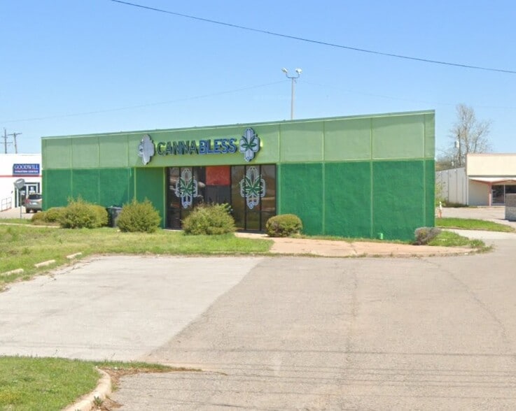 4413-4415 NW Cache Rd, Lawton, OK for lease - Building Photo - Image 3 of 3