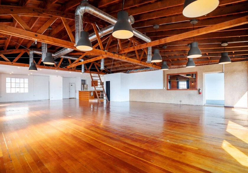 2121 W Sunset Blvd, Los Angeles, CA for lease - Interior Photo - Image 3 of 16