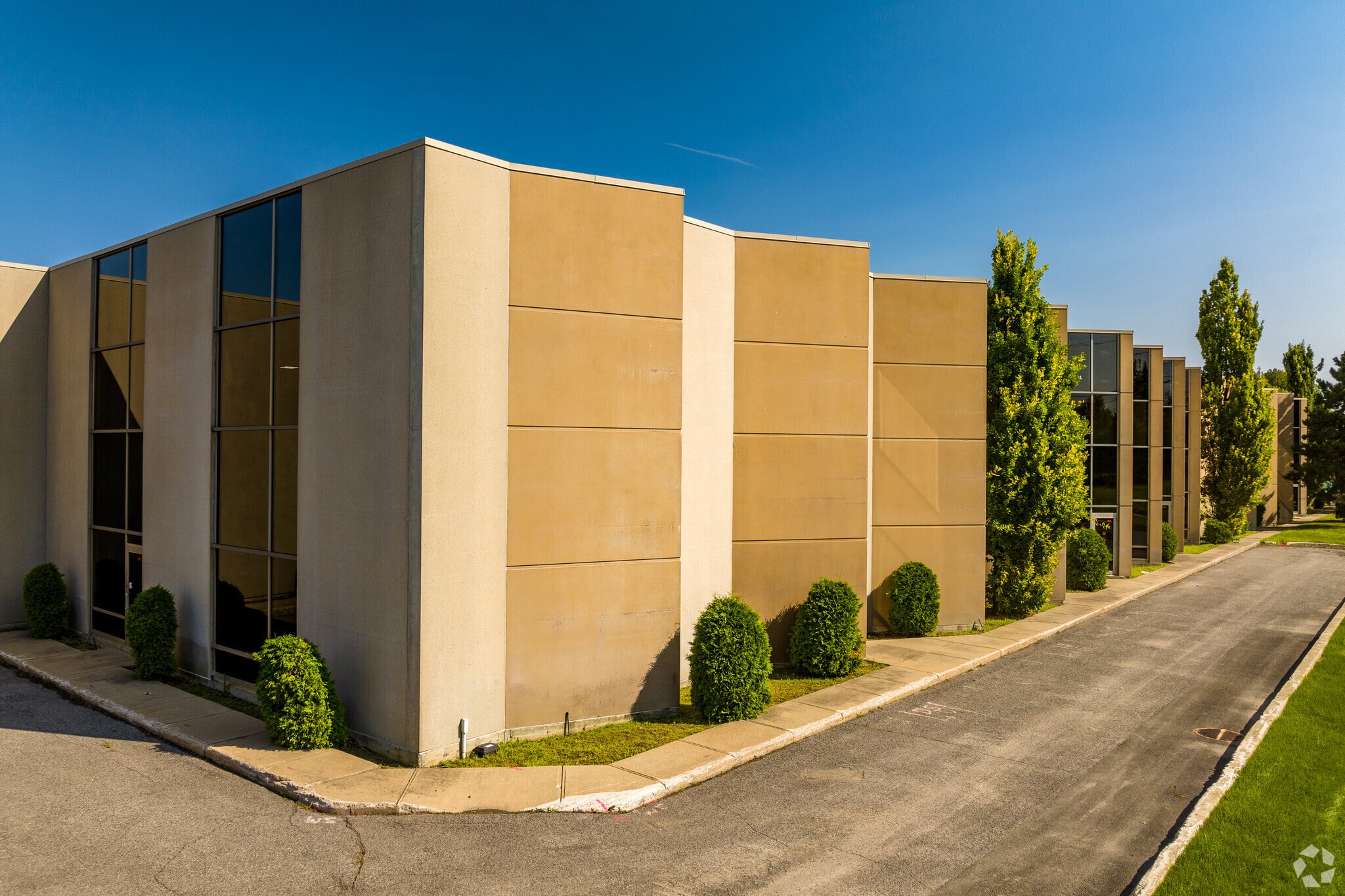 8455-8475 Boul Henri-Bourassa E, Montréal, QC for sale Building Photo- Image 1 of 1