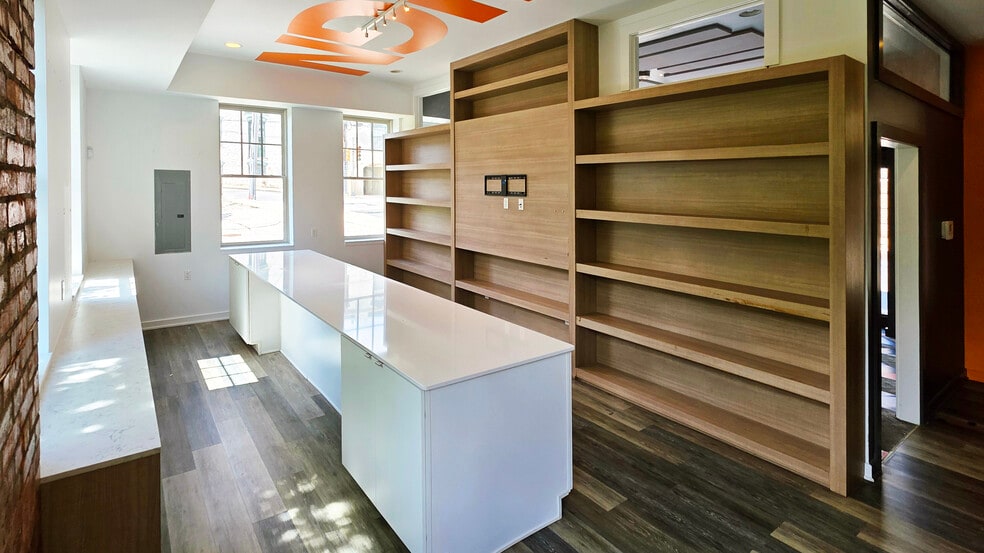 4590 Main St, Manayunk, PA à louer - Photo du bâtiment - Image 2 de 15