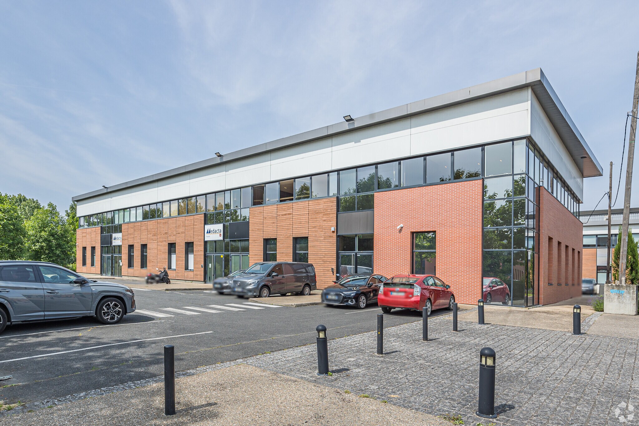 Rue Du Commandant D'Estienne D'Orves, Villeneuve-la-Garenne for lease Primary Photo- Image 1 of 3