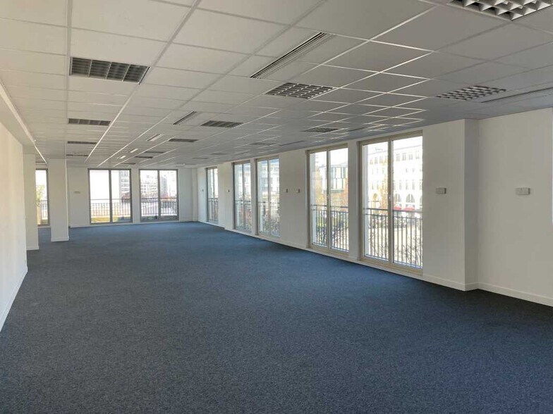 Office in Serris for lease - Building Photo - Image 2 of 7