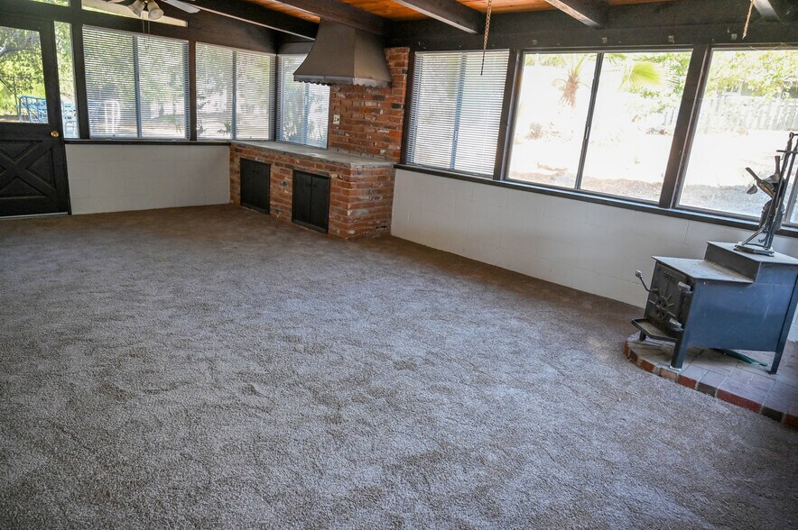 655 E Alvarado St, Fallbrook, CA à louer - Photo du bâtiment - Image 3 de 9