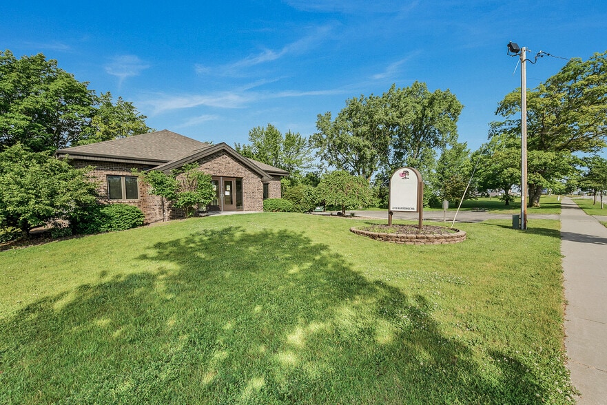 2770 Manitowoc Rd, Green Bay, WI for sale - Building Photo - Image 1 of 25