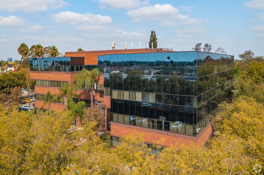 17100 Pioneer Blvd, Artesia, CA for lease - Primary Photo - Image 1 of 12