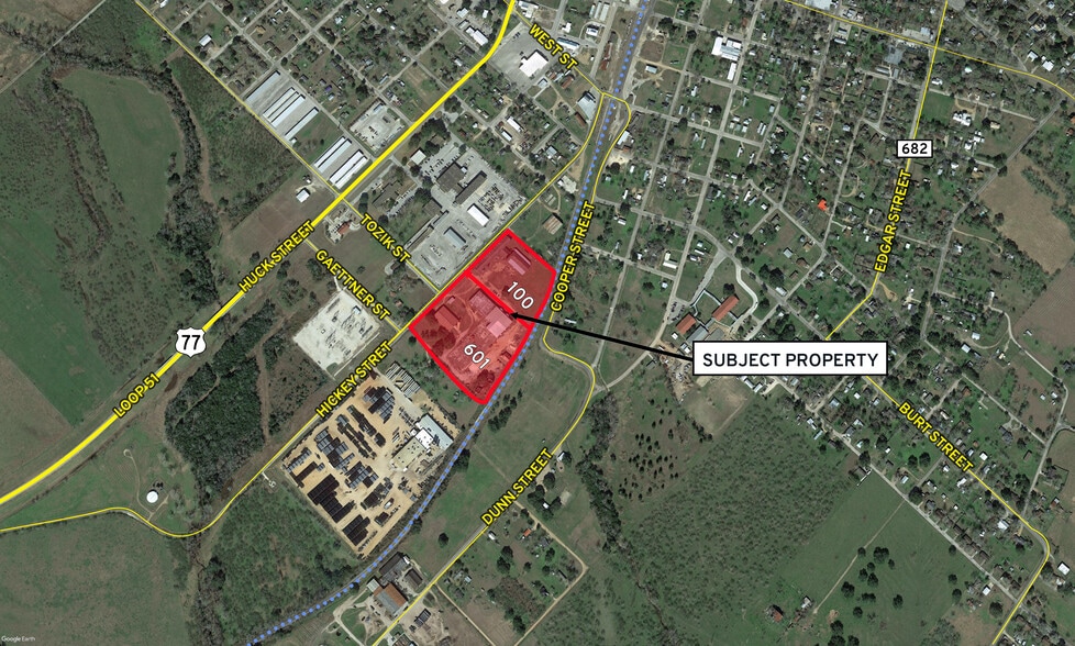 100 & 601 Hickey, Yoakum, TX for sale - Building Photo - Image 2 of 9