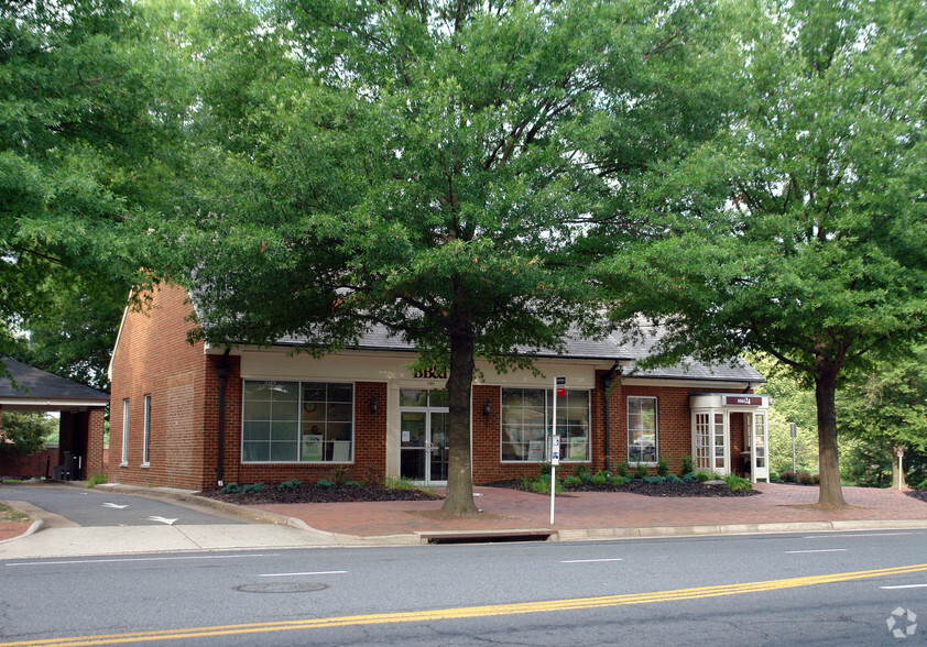 191 W Broad St, Falls Church, VA for lease - Building Photo - Image 2 of 3