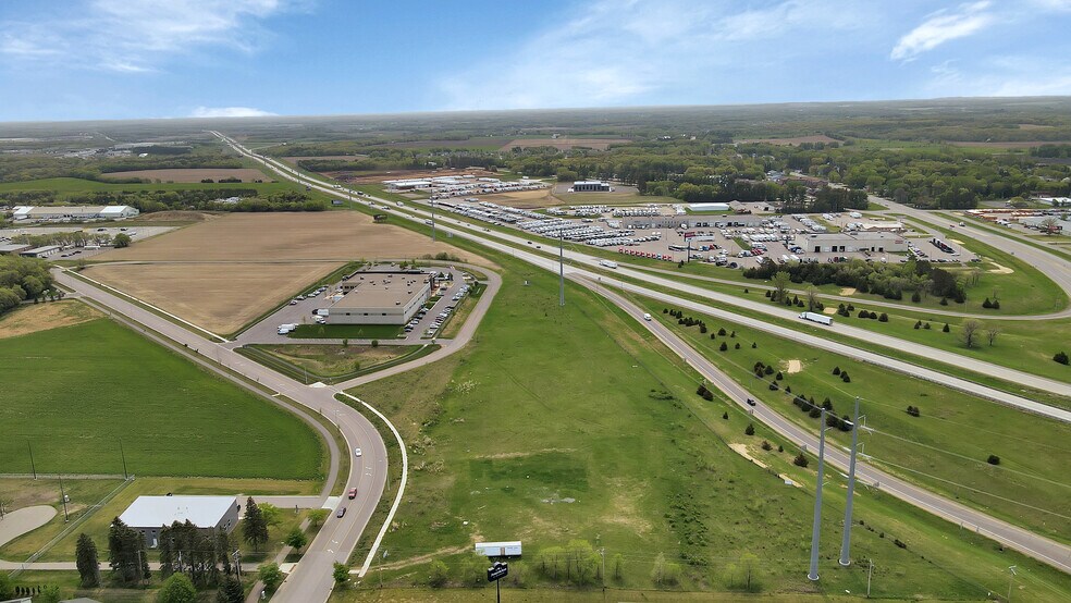 4415 Heatherwood Rd, Saint Cloud, MN à vendre - Photo du bâtiment - Image 2 de 14