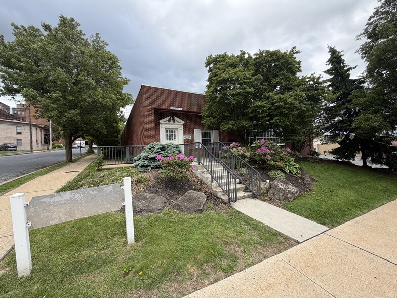 2100 Ferry St, Easton, PA for lease - Building Photo - Image 1 of 9