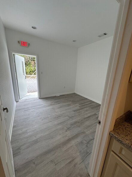 71363 Thelma Ln, Covington, LA for sale - Interior Photo - Image 3 of 9