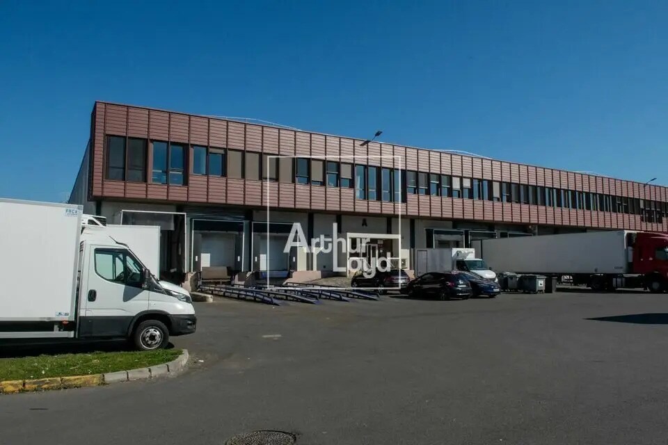 Industrial in Wissous for lease Building Photo- Image 1 of 4