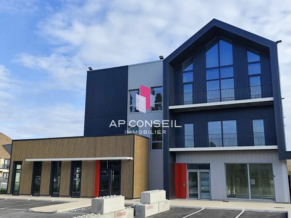 Office in Plaisir for lease Building Photo- Image 1 of 5