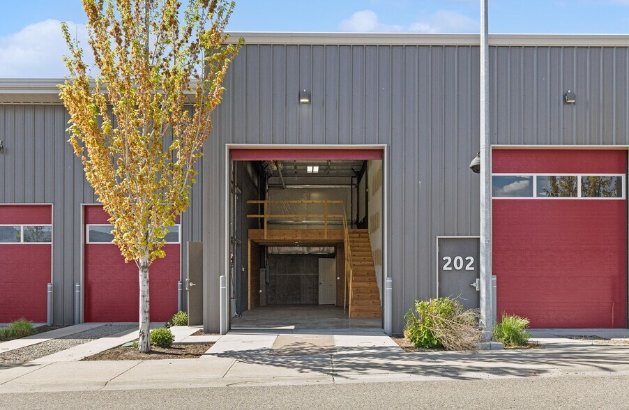 3384 Carrington Rd, Westbank, BC à louer - Photo du bâtiment - Image 3 de 7
