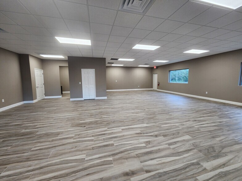 1160 Broadband Dr, Melbourne, FL for lease - Interior Photo - Image 2 of 8