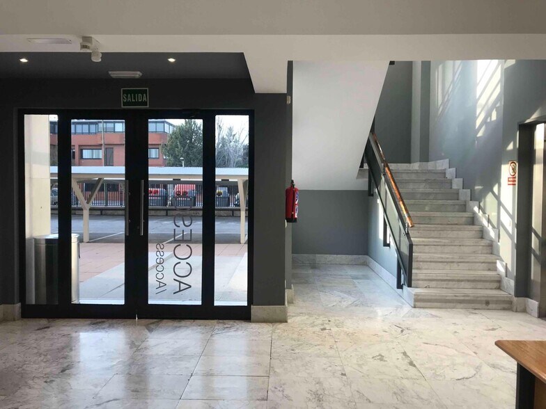 Calle de la Granja, 8, Alcobendas, Madrid à louer - Photo du bâtiment - Image 2 de 8