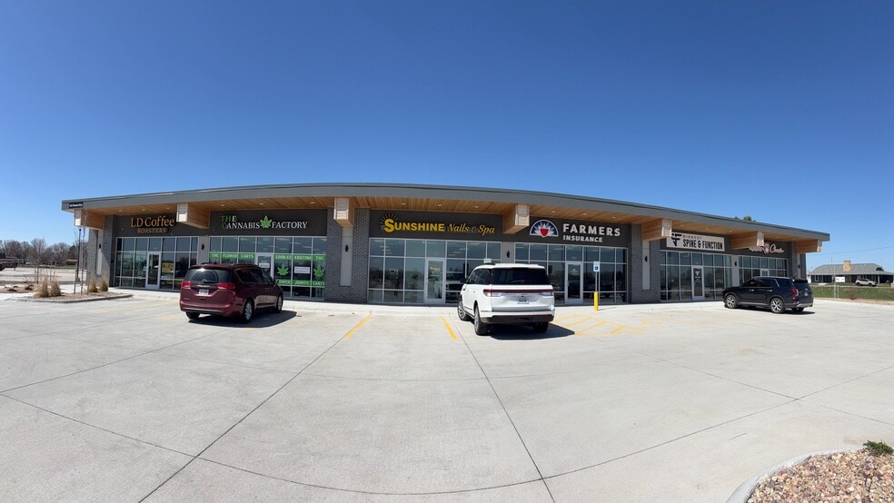 1113 Theatre Drive, Hastings, NE for lease - Building Photo - Image 2 of 3