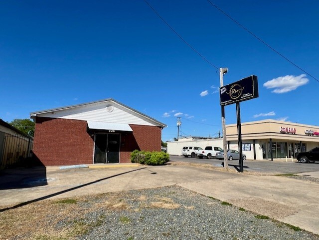 3211 Louisville Ave, Monroe, LA à louer - Photo du b timent - Image 1 de 12