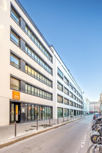 13 Rue Moreau, Paris à louer - Photo du bâtiment - Image 2 de 6