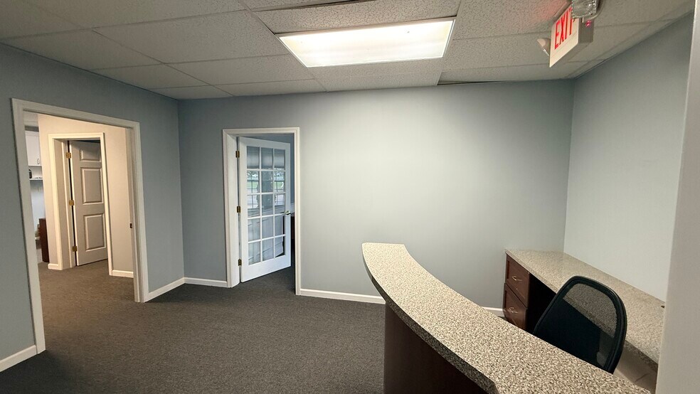 675 Wilbur Cross Hwy, Berlin, CT à vendre - Photo du bâtiment - Image 3 de 10