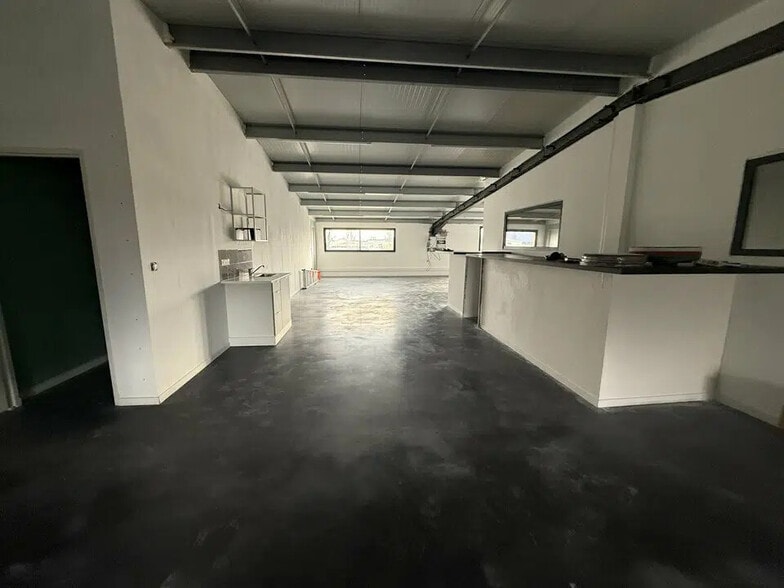 Office in Le Thor for lease - Interior Photo - Image 3 of 4