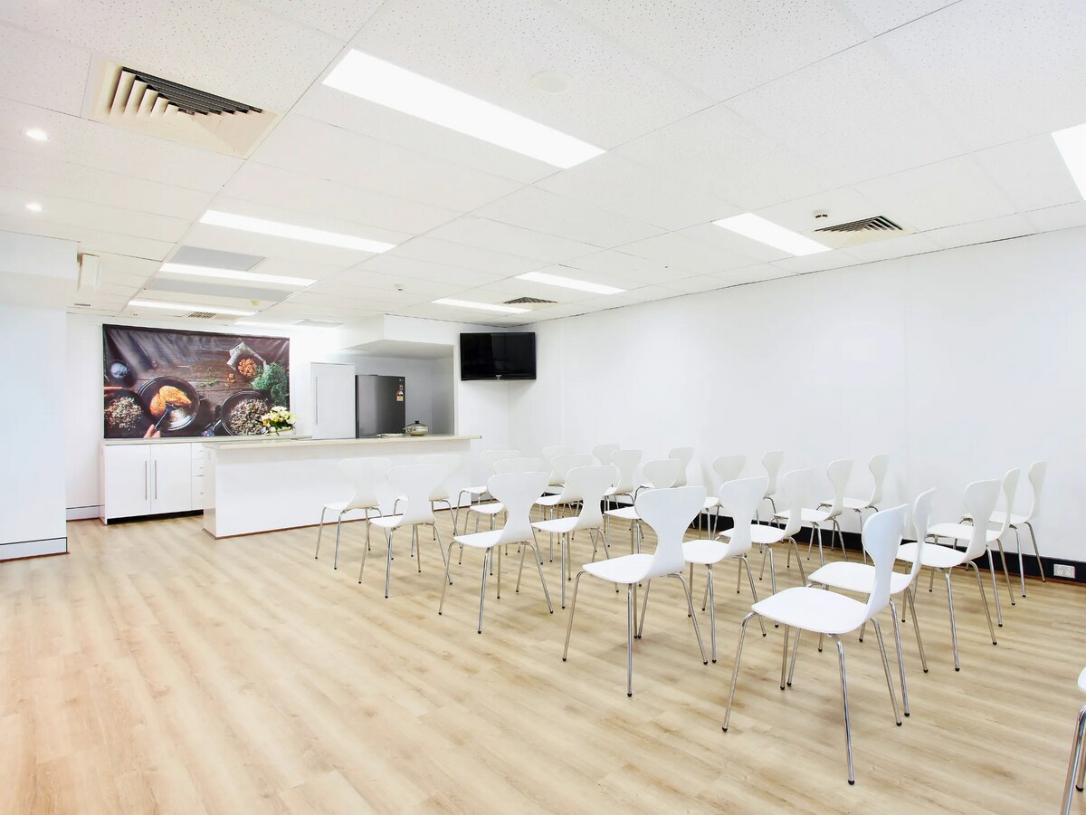 31-33 Chaplin Dr, Lane Cove West, NSW 2066 - Unit 5 - - Interior Photo - Image 2 of 5
