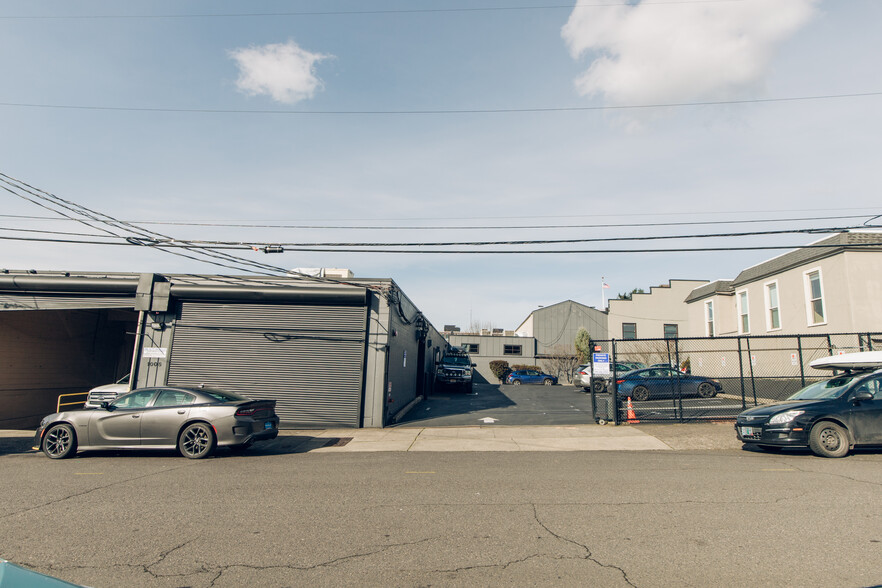 1005 SE Washington St, Portland, OR for lease - Building Photo - Image 3 of 10