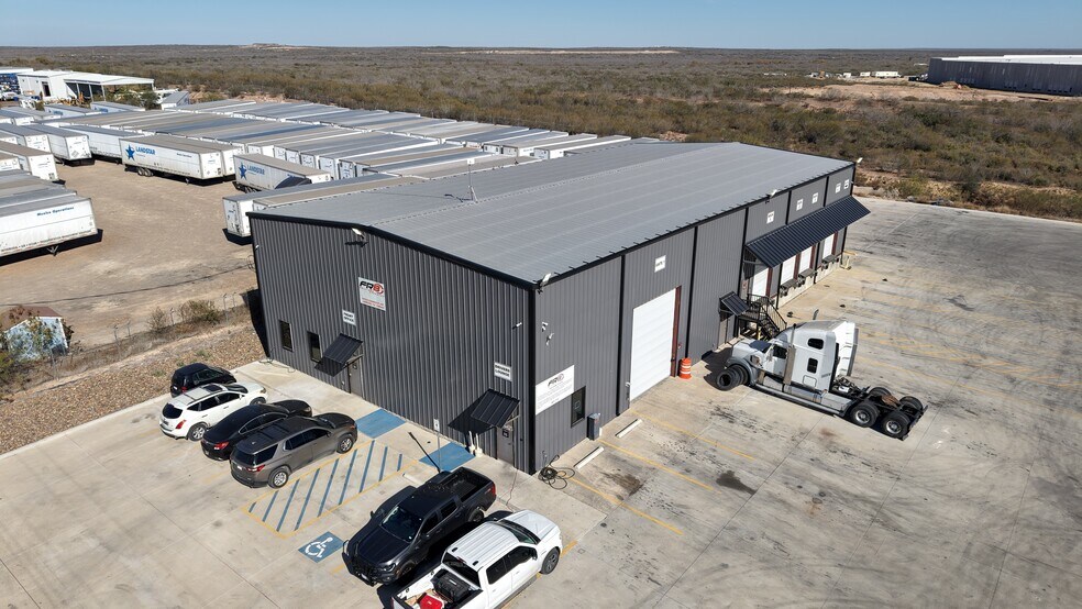 13703 Cabezut Dr, Laredo, TX à louer - Photo du bâtiment - Image 3 de 11