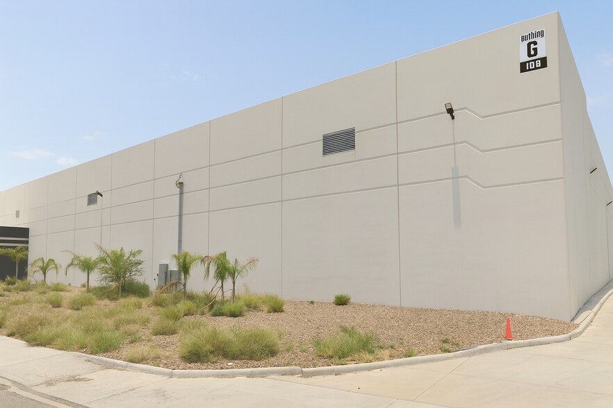 108 Ross Khaledi Rd, Laredo, TX à louer - Photo du bâtiment - Image 2 de 3