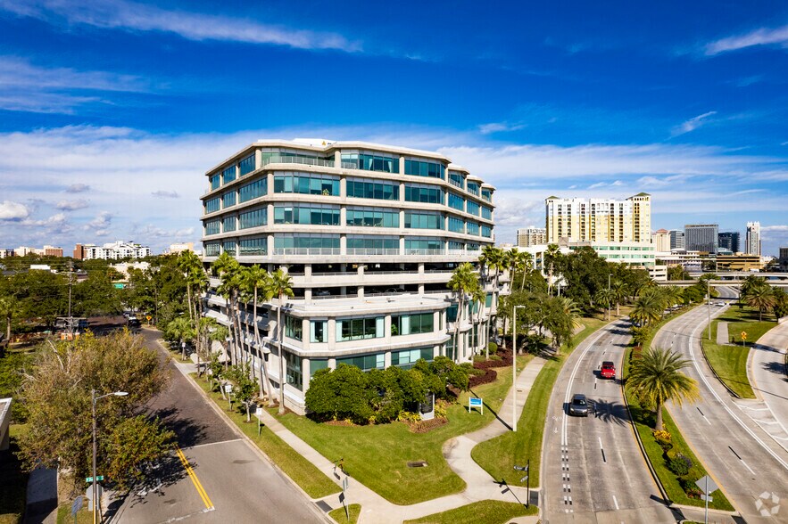 601 Bayshore Blvd, Tampa, FL à louer - Photo du bâtiment - Image 2 de 10