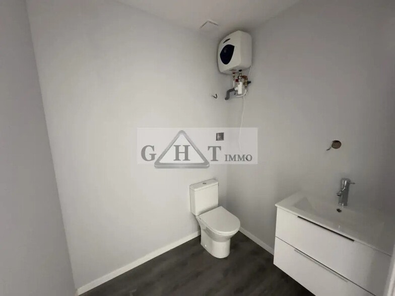 Office in Lisses for lease - Interior Photo - Image 3 of 4