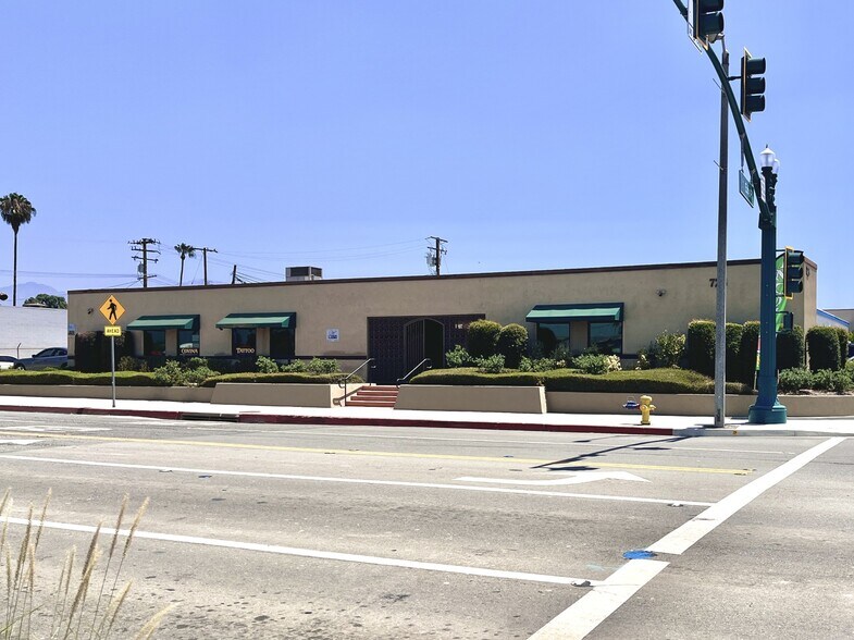 724-728 N Barranca Ave, Covina, CA à louer - Photo du bâtiment - Image 2 de 7