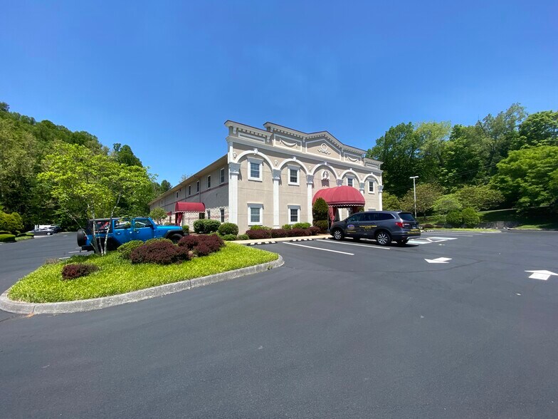 109 Meadow View Rd, Bristol, TN à louer - Photo du bâtiment - Image 2 de 3