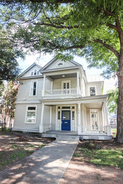 210 Lewis St, San Antonio, TX à vendre - Photo du bâtiment - Image 2 de 8