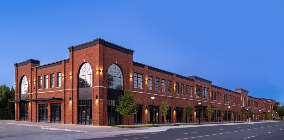 2650 St Clair Av W, Toronto, ON à vendre - Photo du bâtiment - Image 1 de 99